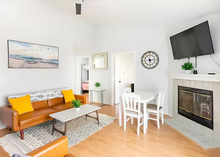 Beautiful House Sleeps 12 - Hot Tub - Breakfast - Walk To Beach