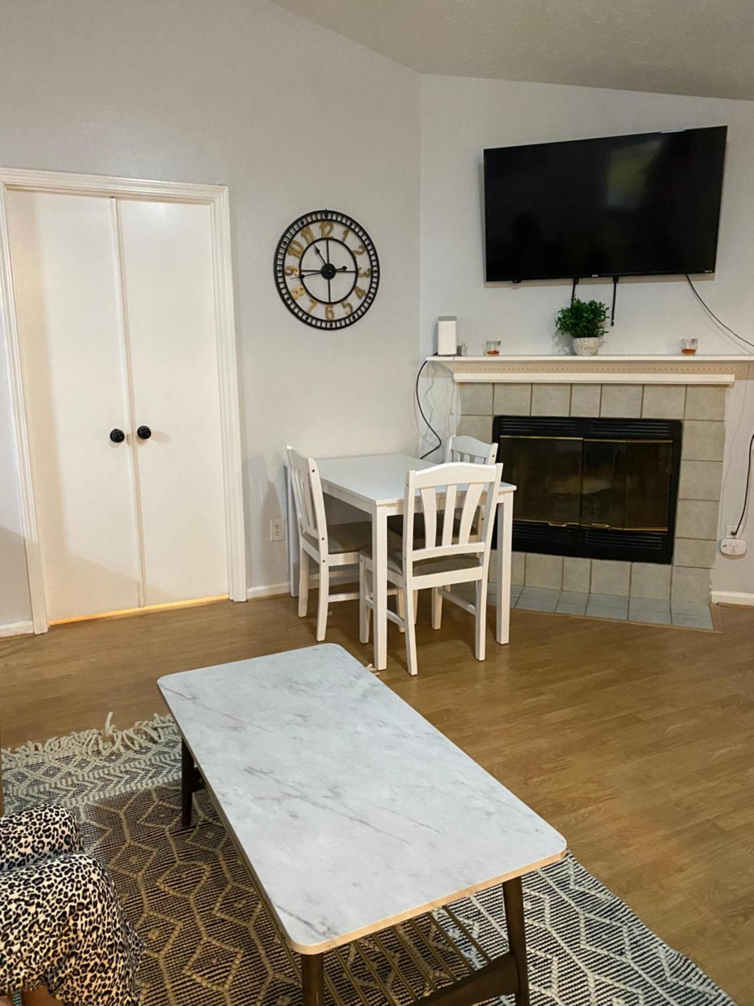 Hébergement de vacances Beautiful House Sleeps 12 - Hot Tub - Breakfast - Walk To